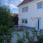 Guest Mit 2 Getrennten Schlafzimmern Fuer 4 Personen 24h Check In *