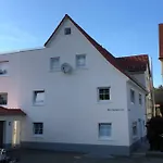 Guest Mit 2 Getrennten Schlafzimmern Fuer 4 Personen 24h Check In דירה