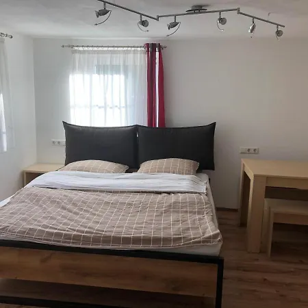 Guest Mit 2 Getrennten Schlafzimmern Fuer 4 Personen 24h Check In Apartmán Aalen