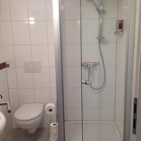 Διαμέρισμα Guest Mit 2 Getrennten Schlafzimmern Fuer 4 Personen 24h Check In *
